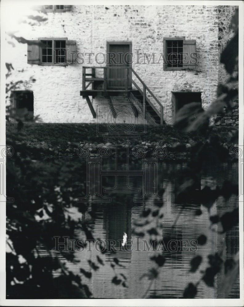 Press Photo Side view of a building - Historic Images