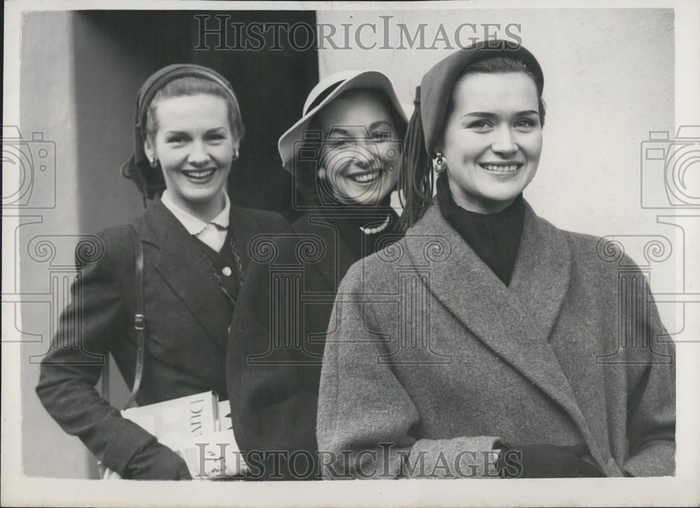 1952 Press Photo Sylvia Shelley, Gloria Clarry, and Susan Hook.Fashion models - Historic Images
