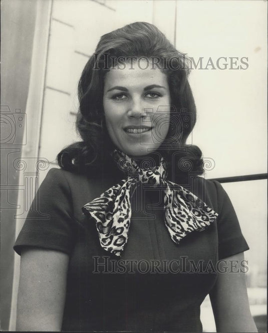 1969 Press Photo American cellist, 23-year-old Christine Walevska, - Historic Images