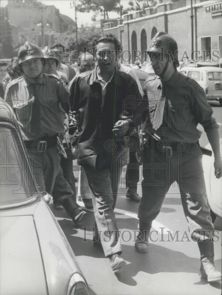 1966 Press Photo Flaminio Granelli ,demonstrator in Rome - Historic Images