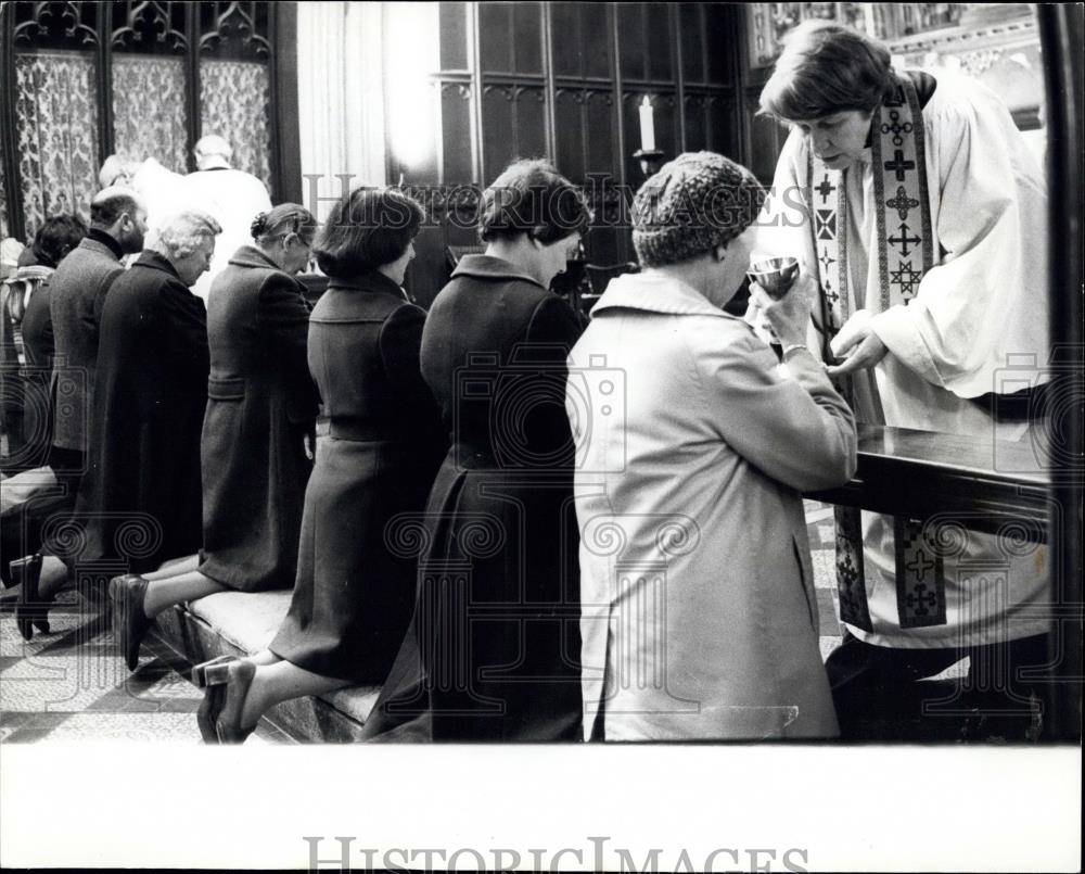 Press Photo Epson First Women Priest To Preach At The Abbey - Historic Images