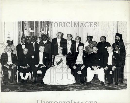 1962 Press Photo Queen & Prime Minister at Buckingham Palace - Historic Images