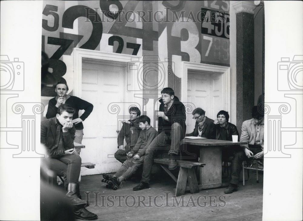 Press Photo Headmaster East at School Meeting - Historic Images