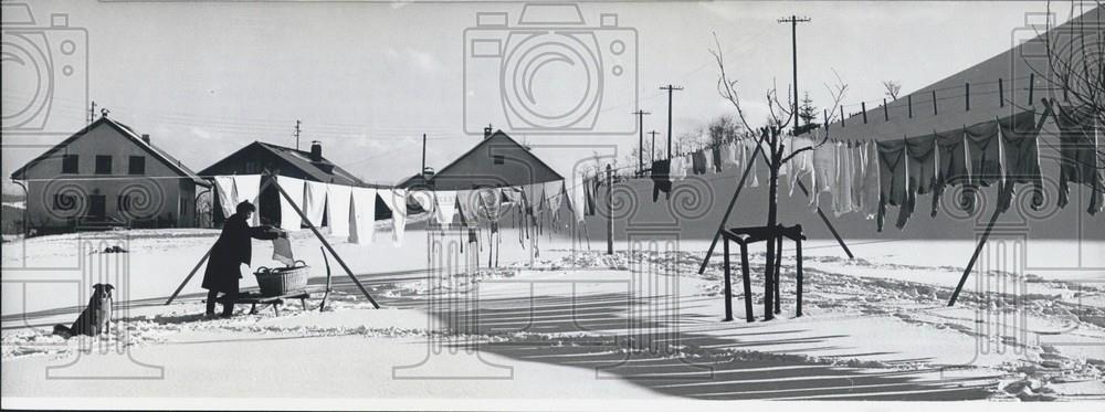 Press Photo Woman Washing Clothes In Winter - Historic Images