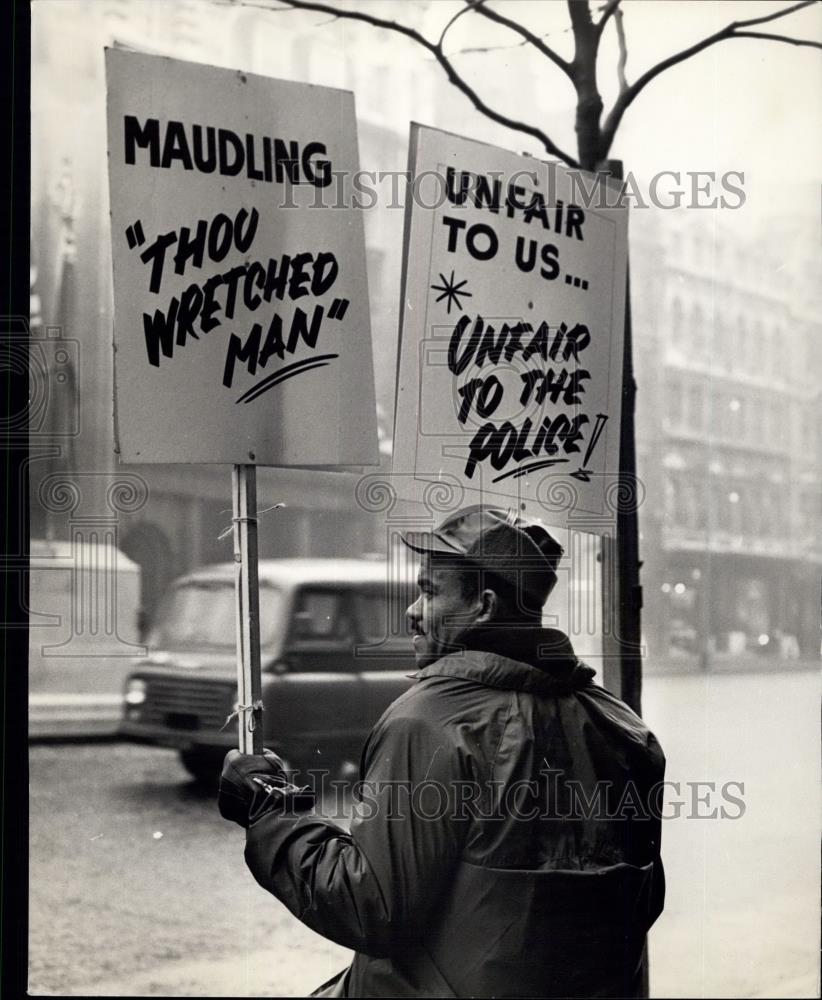 1971 Press Photo West Indian Protest Vigil Against Immigration Bill - Historic Images