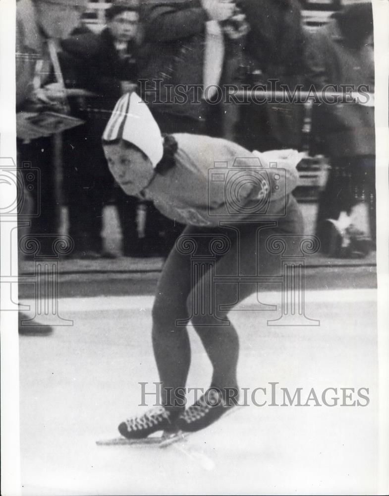 1968 Press Photo Johanna Schut, of Holland, set world record 3000 meter skate - Historic Images