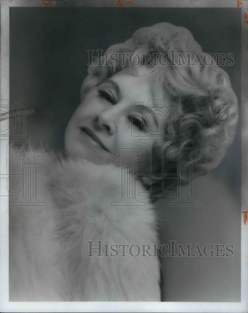 1974 Press Photo Hildegarde American Cabaret Singer - cvp21232 - Historic Images