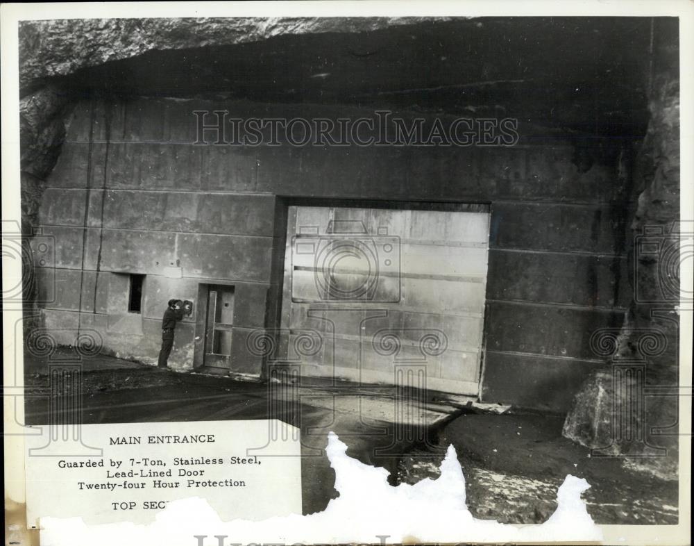 Press Photo Main Entrance Guarded By 7 Ton Stainless Steel Lead Lined Door - Historic Images