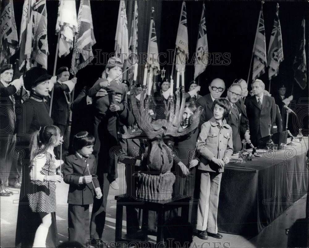 1974 Press Photo Meeting To Commemorate Warsaw Ghetto Uprising in London - Historic Images