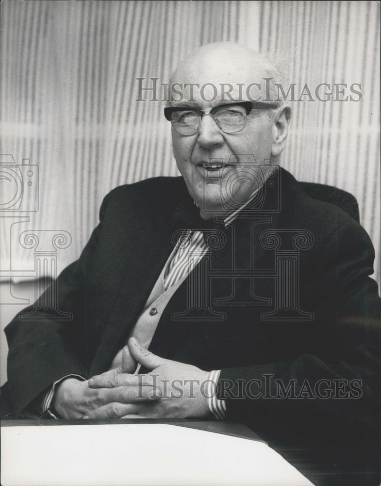 1973 Press Photo Sir Frank Figgures, Pay Board headquarters, Neville House - Historic Images