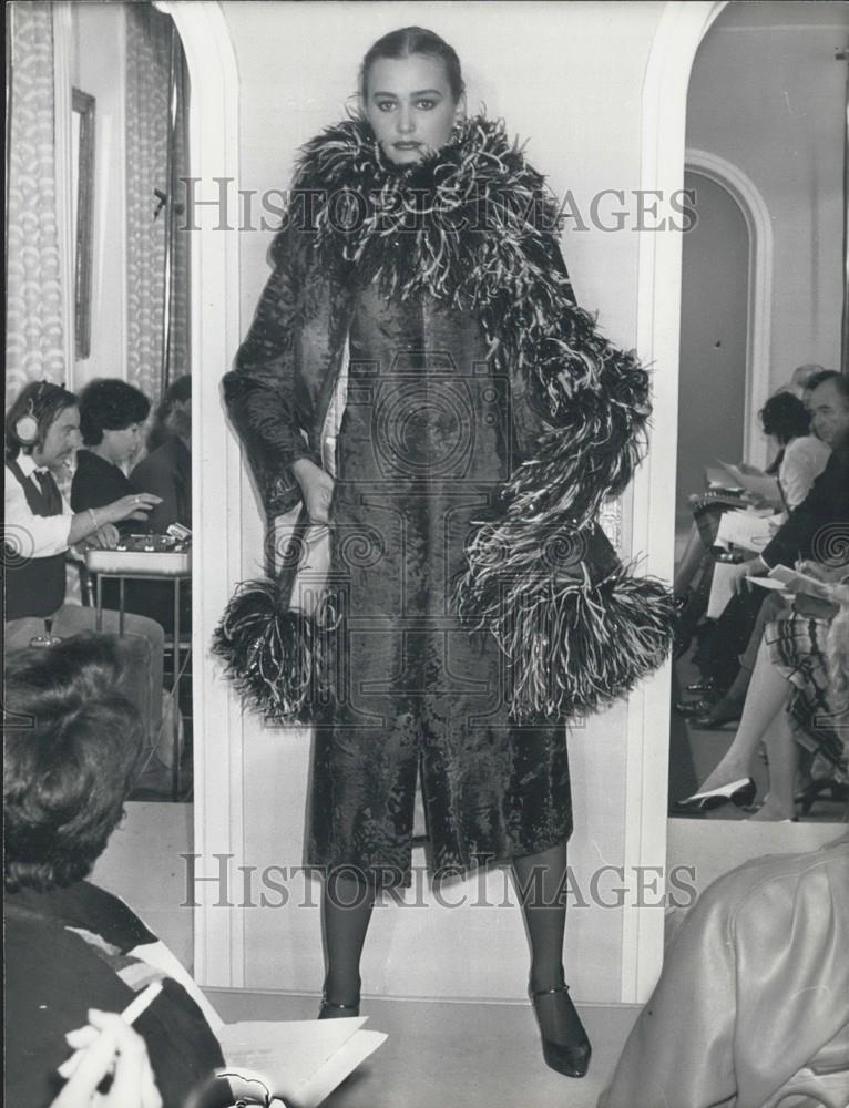 1982 Press Photo Andre Ciganer Winter Fur Collection - Historic Images