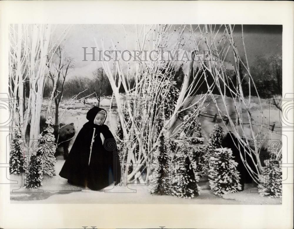 Press Photo Blessed Marguerite Doll Scene Walking To Quebec - Historic Images