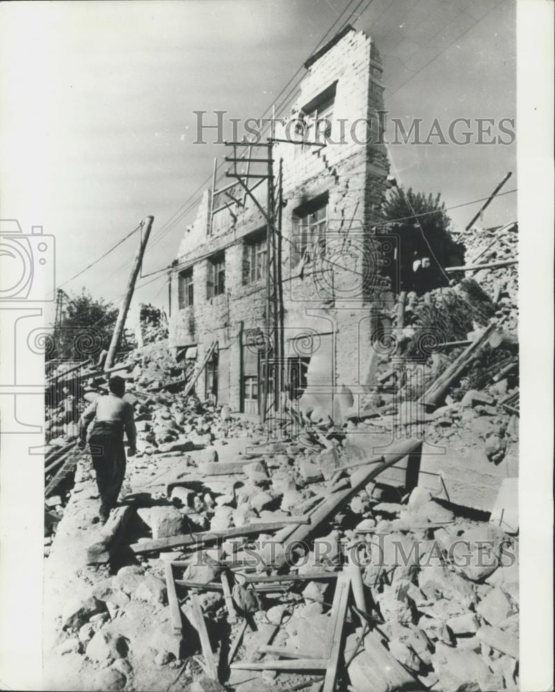 1975 Press Photo Damage from earthquake in Turkey - Historic Images