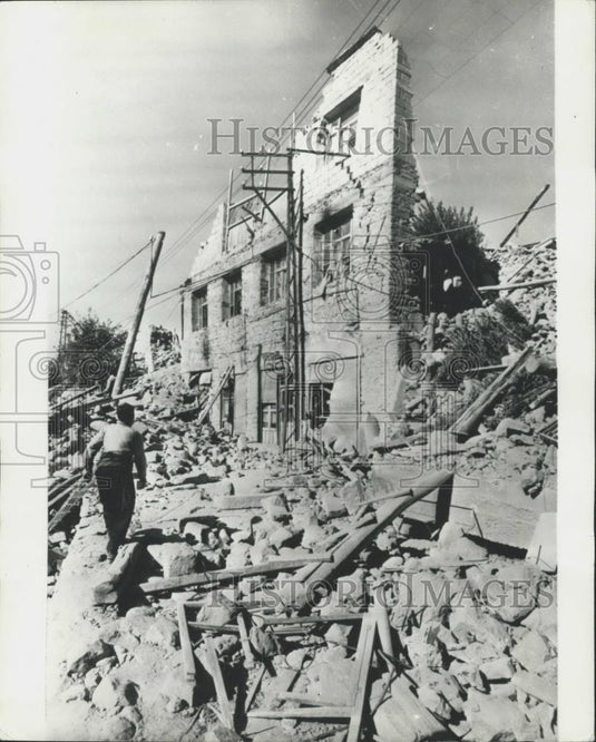 1975 Press Photo Damage from earthquake in Turkey - Historic Images