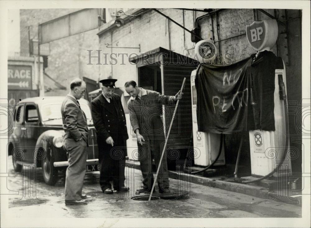 1953 Press Photo Petrol Strike Threatens to Halt,Empty tanks - Historic Images