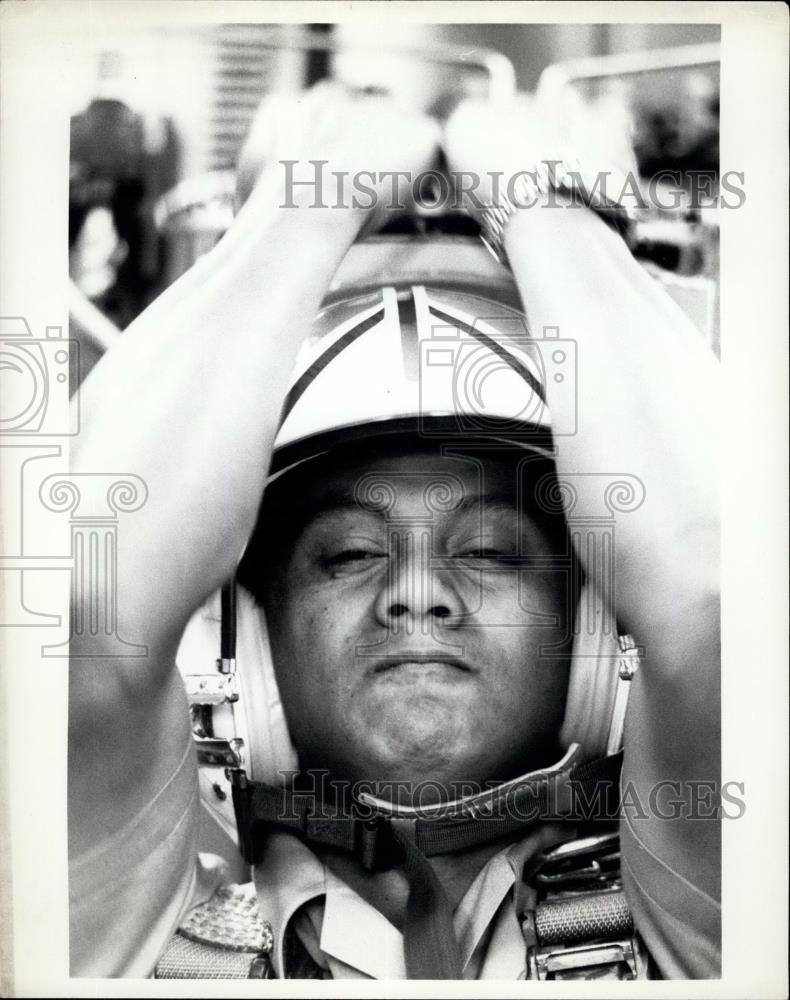 1982 Press Photo Candidate Fernando Villanueva in ejection seat training - Historic Images