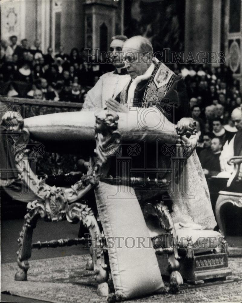 1958 Press Photo Pope went to the Vatican Basilica to pay homage to Jermet Jsbar - Historic Images