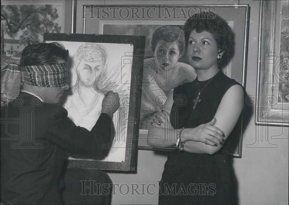 1964 Press Photo Singer Jaqueline Fiancois has portrait done by artist - Historic Images