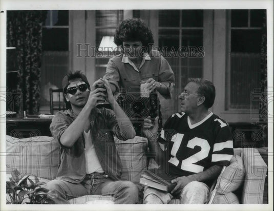 1986 Press Photo Elizabeth Bennett, Jack Klugman, and John Stamos in You Again? - Historic Images