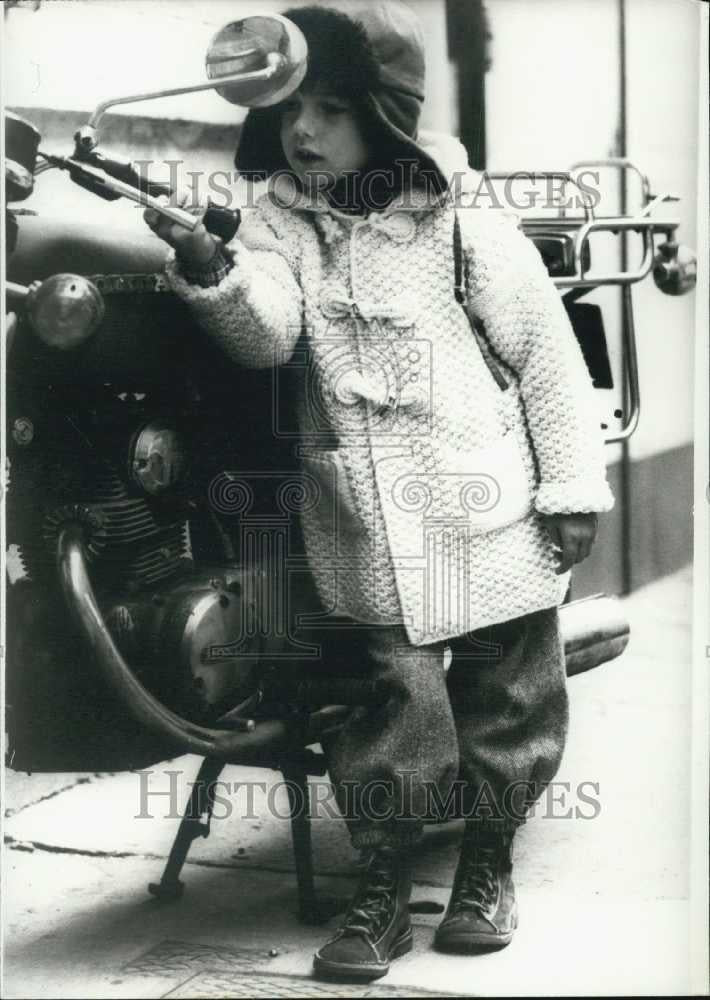 1973 Press Photo Children's fashions by design House of Arvel - Historic Images