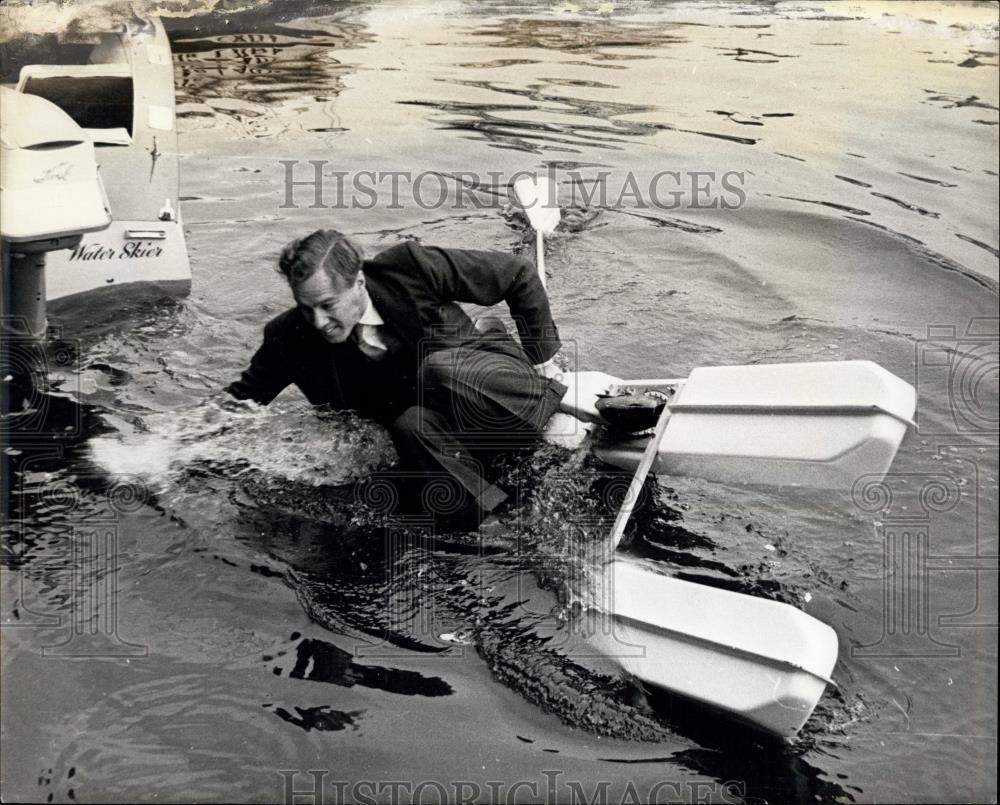 1962 Press Photo Mike Hutton Demonstrates His Sea Shoos and fails to stay dry - Historic Images