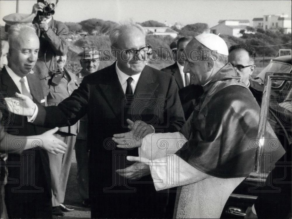 Press Photo Pope Paul VI Visiting Guiseppina Saragat Foundation - Historic Images