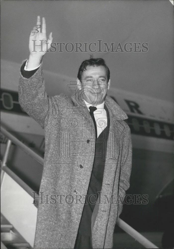 1962 Press Photo Triumphant Return for Yves Montand - Historic Images