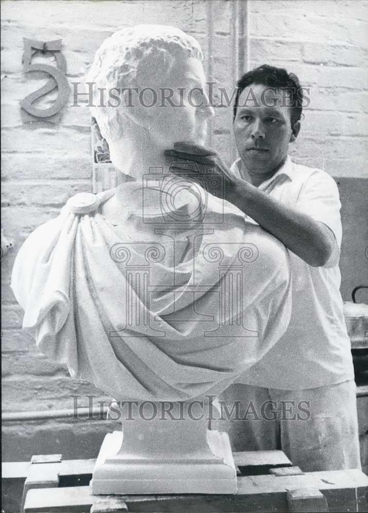 1968 Press Photo Brutus Bust Created by "Berliner Gipsformerei." Germany. - Historic Images