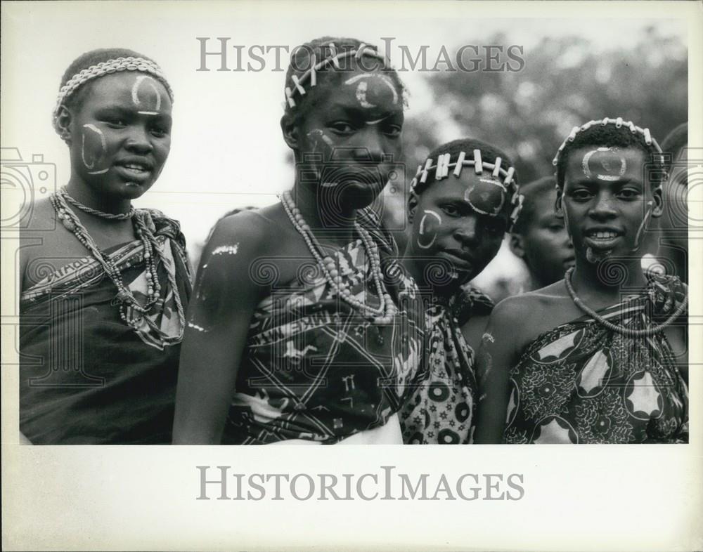 1985 Press Photo Young Kenyan Women at Conference on Unites Women&#39;s Decade - Historic Images