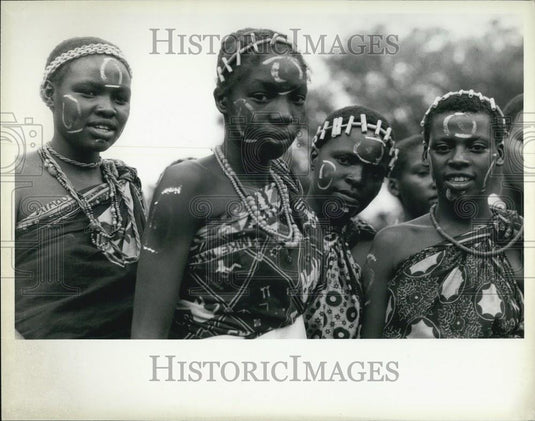 1985 Press Photo Young Kenyan Women at Conference on Unites Women's Decade - Historic Images
