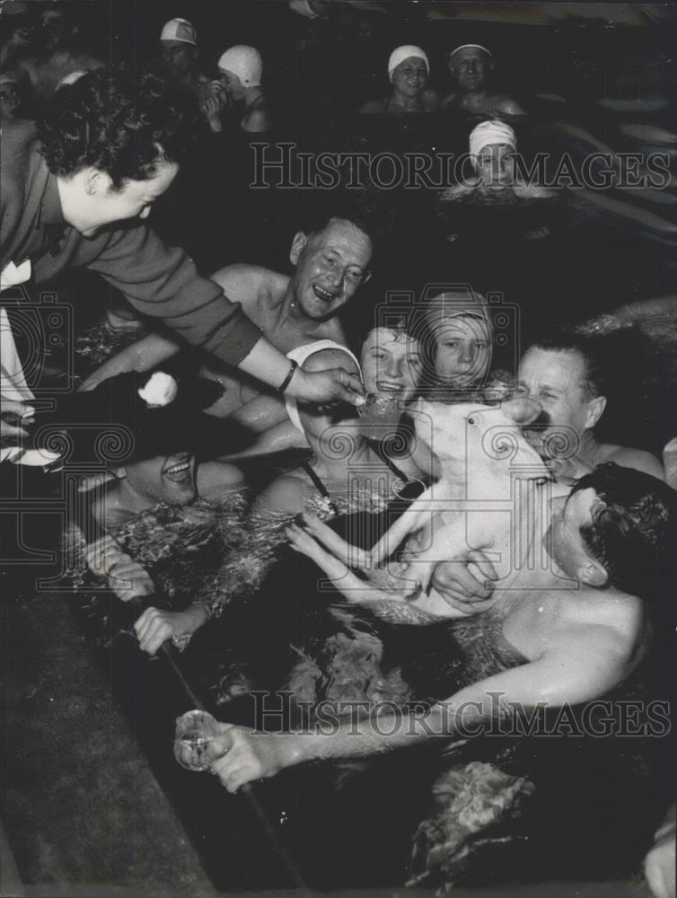 1956 Press Photo New Year party at Fussing Thermal Bath with a pig - Historic Images