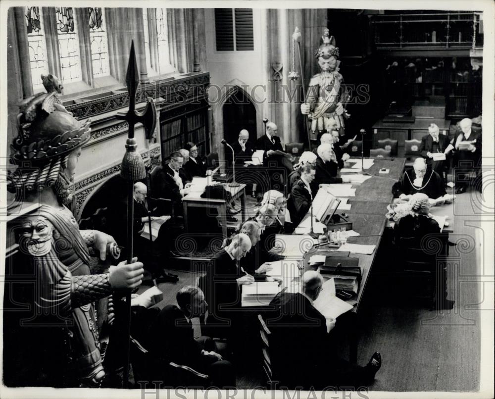 1954 Press Photo Inside London's Guildhall Gog (l) and Magog at a meeting - Historic Images