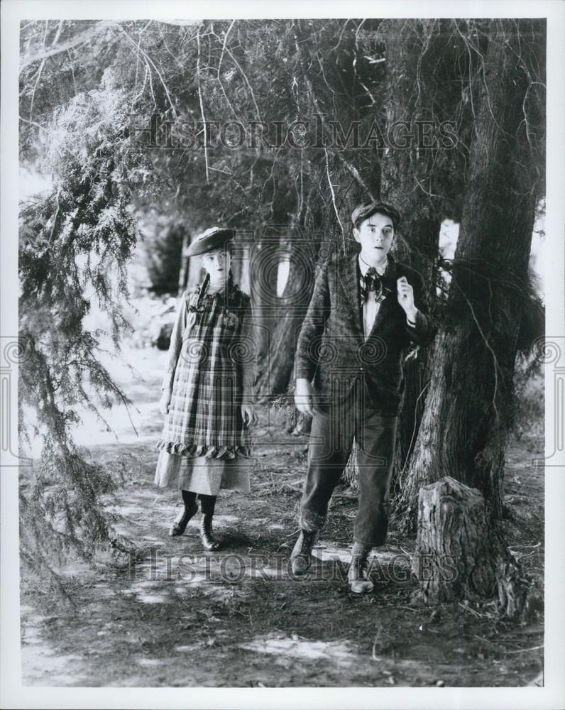 Press Photo young girl and boy surrounded by trees - Historic Images