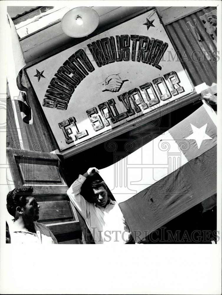 Press Photo Riots at Anaconda&#39;s El Salvador copper mine in Chile - Historic Images