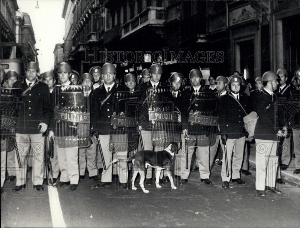 1970 Press Photo Police in Rome ready for strikers - Historic Images