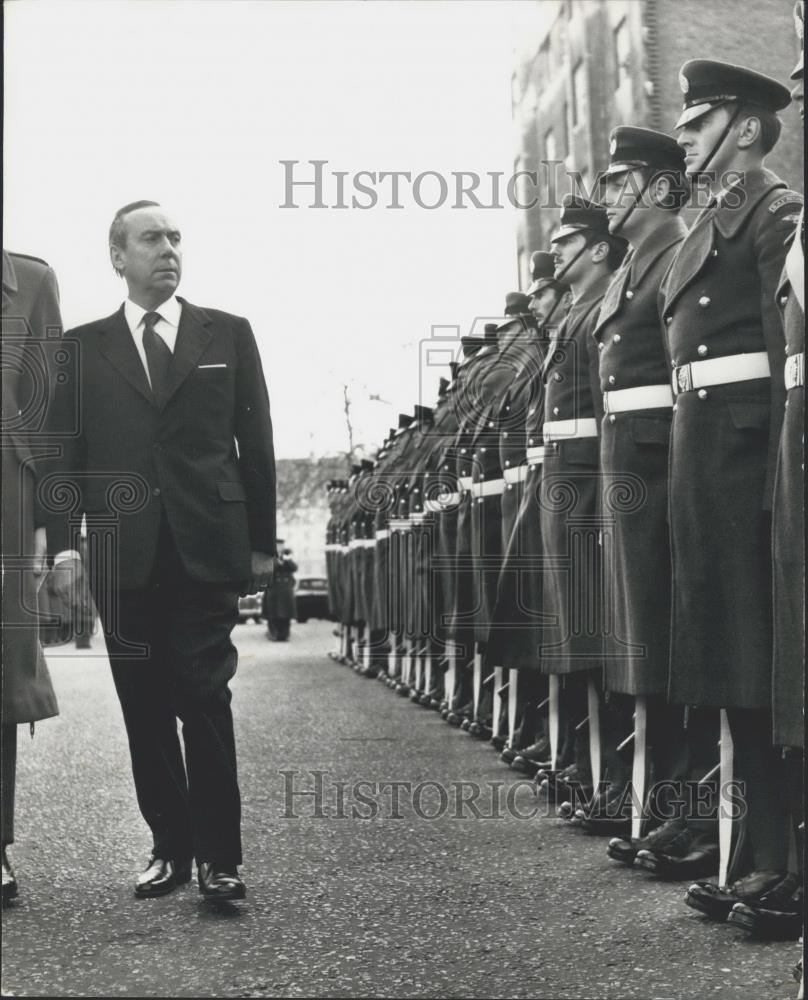 1972 Press Photo M.Debre, the French Defence Minister &amp; R.A.F. Guard of Honour - Historic Images