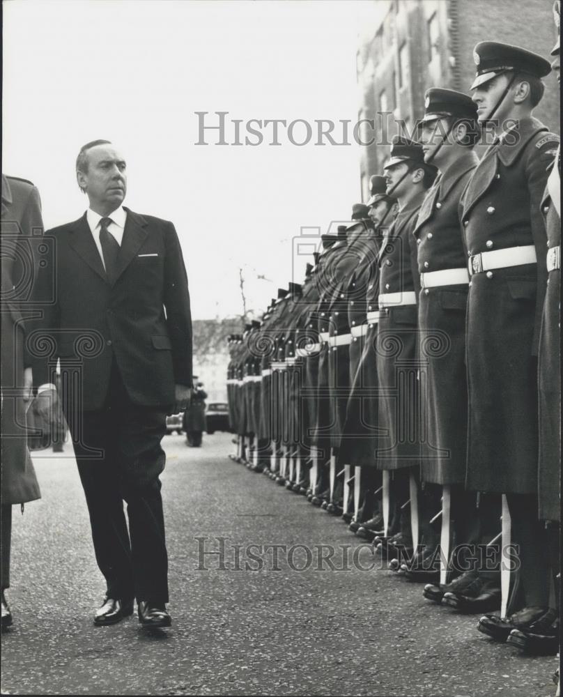 1972 Press Photo M.Debre, the French Defence Minister & R.A.F. Guard of Honour - Historic Images