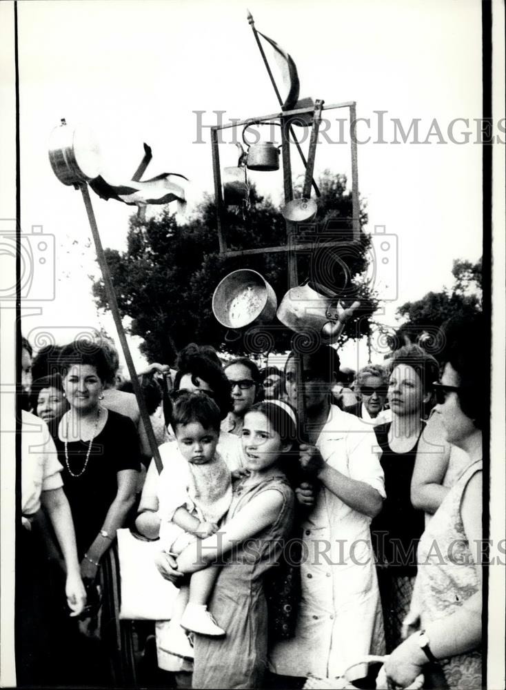 1971 Press Photo Women&#39;s March Dec 1971, Santiago de Chile - Historic Images