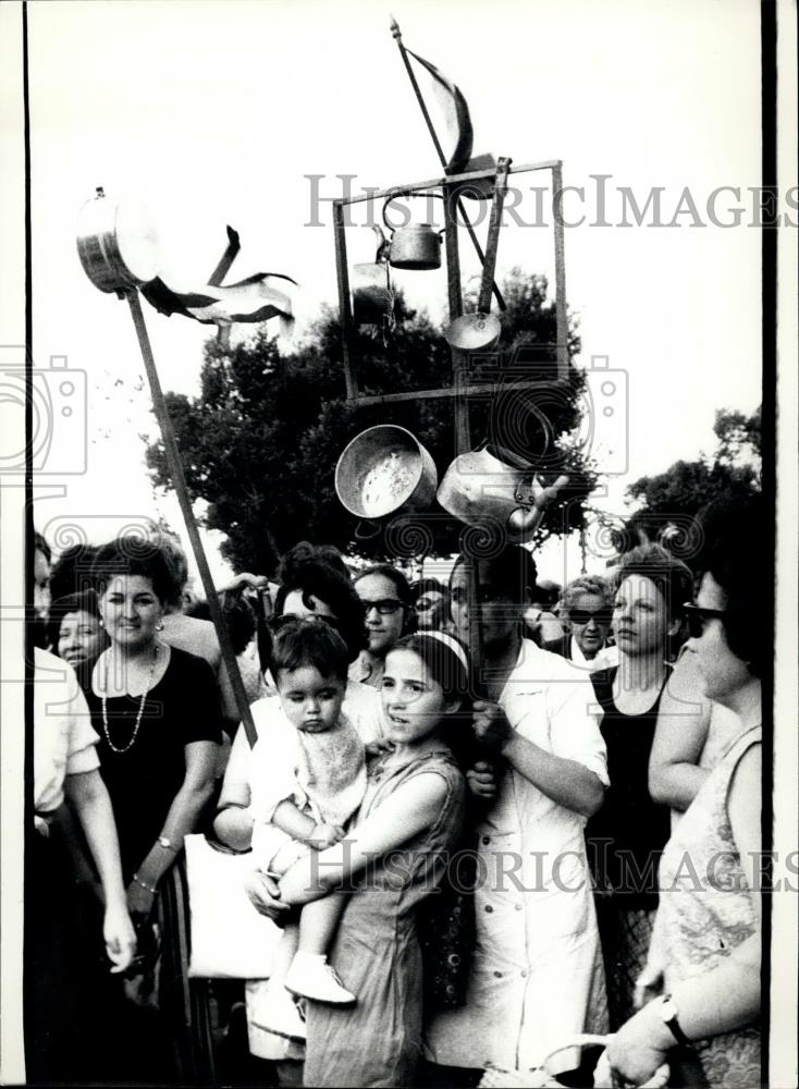 1971 Press Photo Women's March Dec 1971, Santiago de Chile - Historic Images