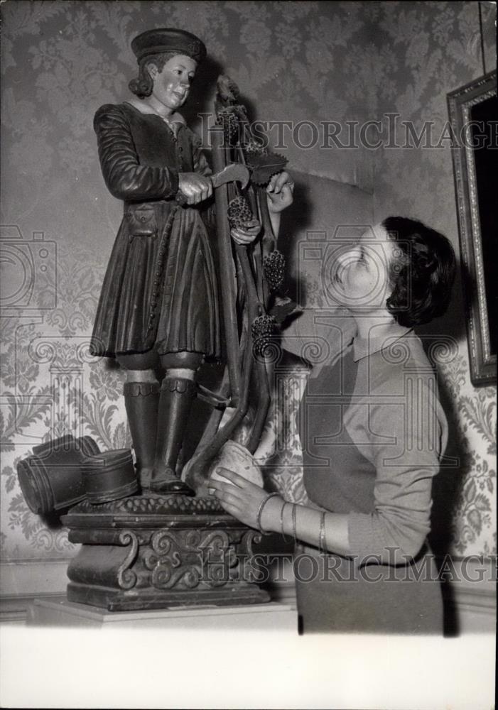 1953 Press Photo Statue of St. Vernier at French Vines exhibition - Historic Images