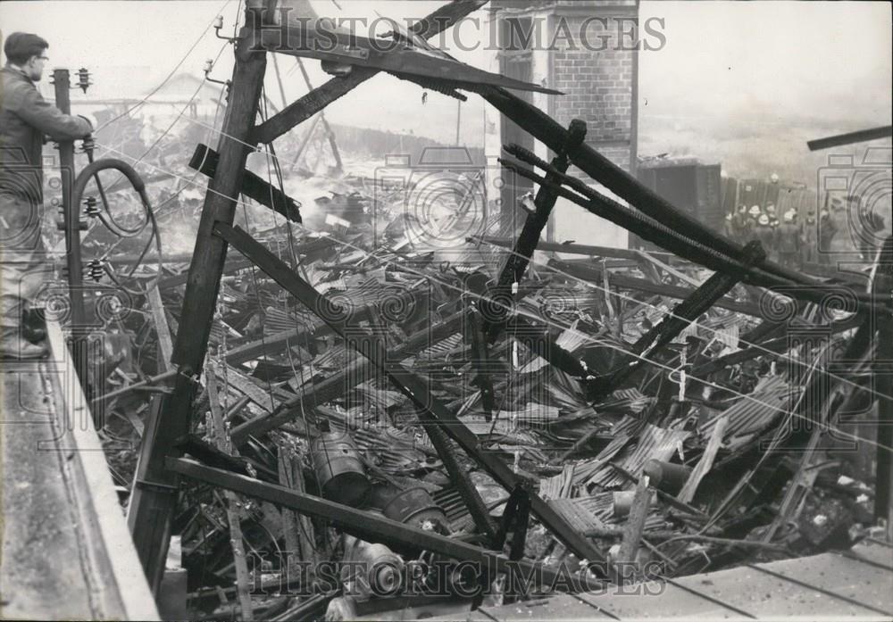 1952 Press Photo Furniture factory Cozette at Bobigny burned down - Historic Images