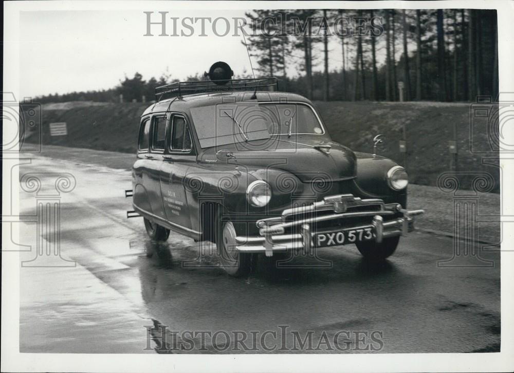 1961 Press Photo Lord Hailsham sees Demonstrations of new Research Track - Historic Images