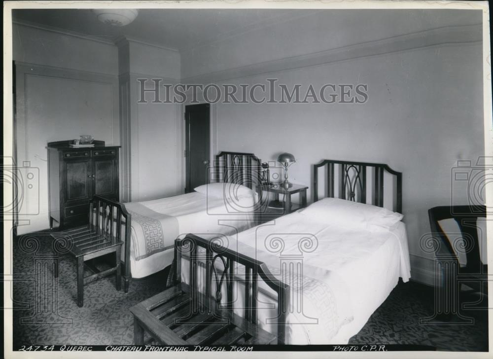 1943 Press Photo Chateau Frontenac typical room - Historic Images