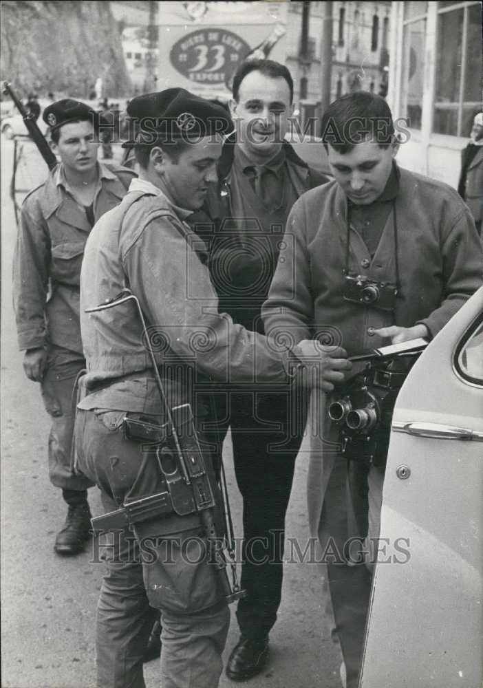 1962 Press Photo Motorists Searched By Soldiers New Algiers Security Measures - Historic Images