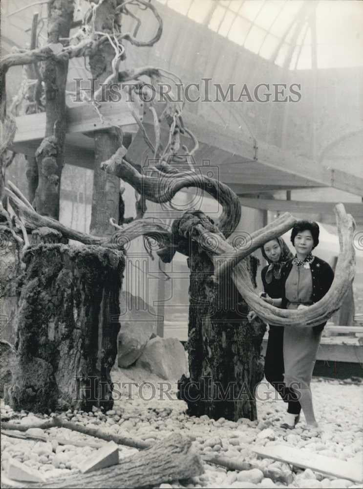 1963 Press Photo Grand Palais-Contemporary Art Exhibit By&quot;Avant Harde&quot; Designers - Historic Images