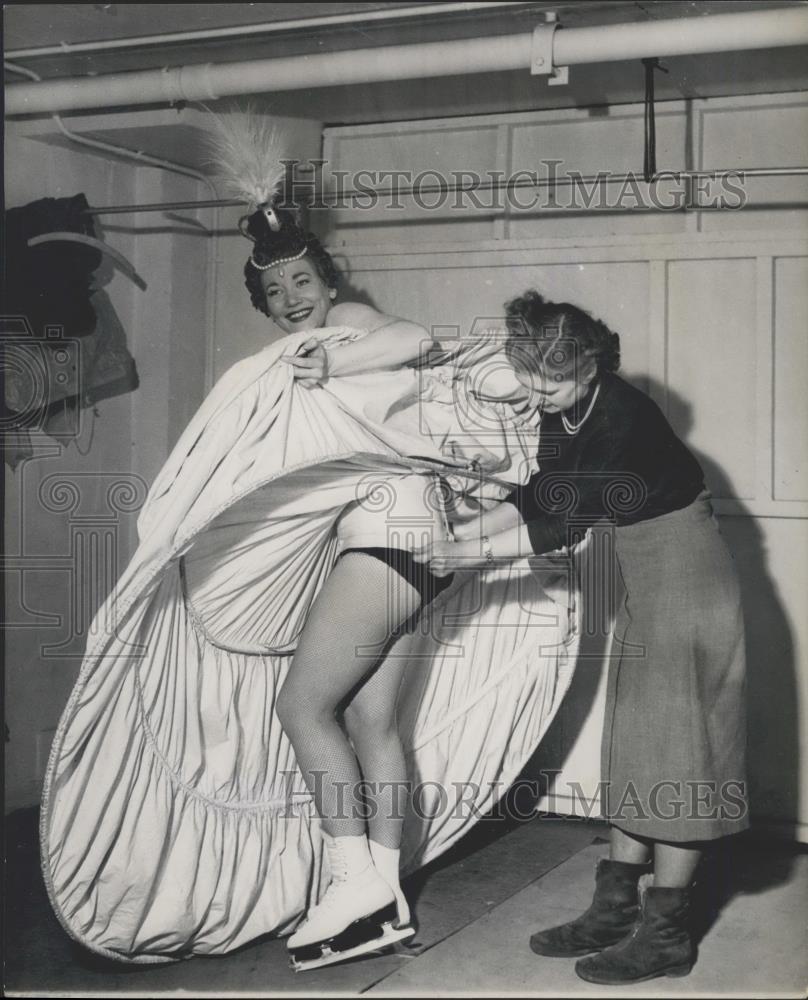 Press Photo Jo Anne Lee the ice pantomime &quot;Sleeping Beauty&quot; - Historic Images