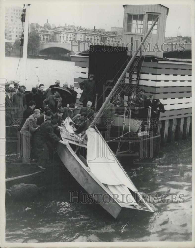 1953 Press Photo 15 Ft. Sloop Built In 14 Months By 15 Year Old Launched - Historic Images