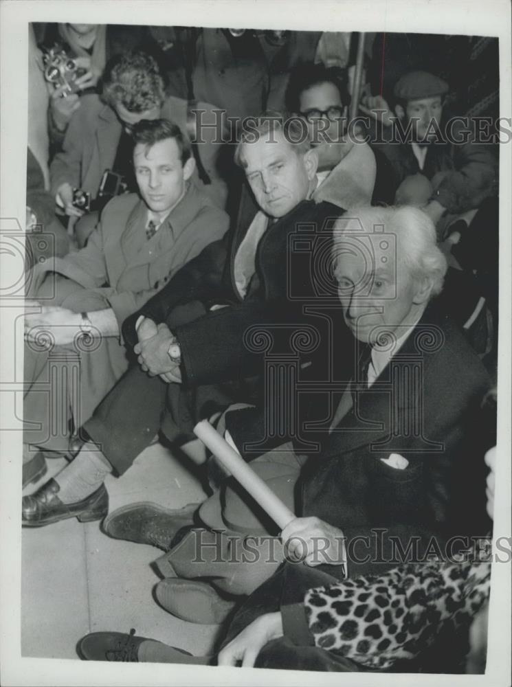 1961 Press Photo Earl Russell in &quot;Sit Down&quot; H-Bomb Protest - Historic Images