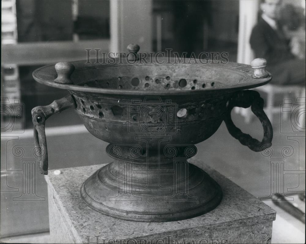 Press Photo Pewter Bowl - in perfect condition, rescued from the sea bed with Va - Historic Images