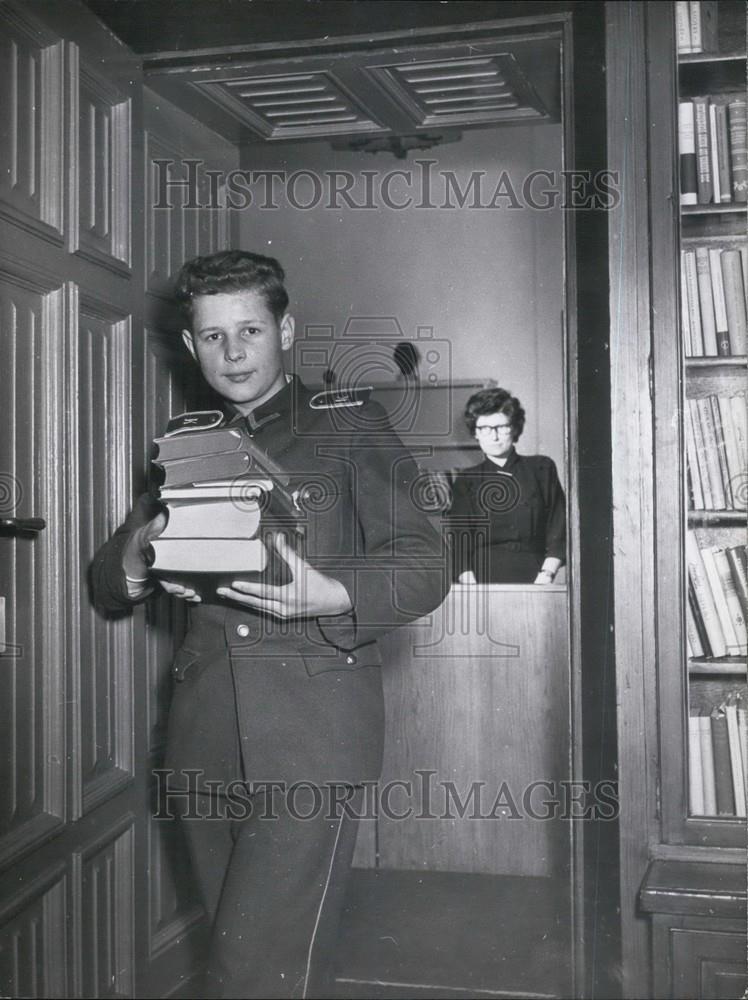 Press Photo Boy in a library at military school - Historic Images